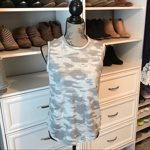 Nwot AG Adrian Goldschmied Camo Tee women’s S - Picture 3 of 6